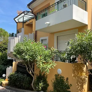 https://superbe-appartement-avec-jardin-proche-des-plages.fr-provencehotel.com