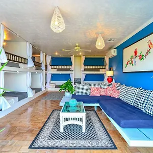 https://ocean-front-hostel-resort-viking-hill-at-love-beach.comcaribbean.com
